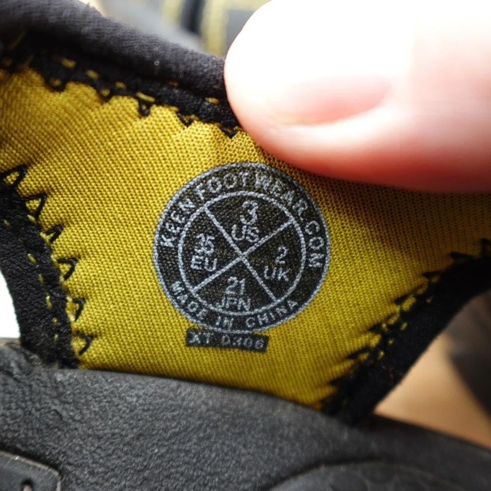 KEEN Sandals Kids 3 Water Black Yellow Newport H2 Waterproof Outdoors Flaw